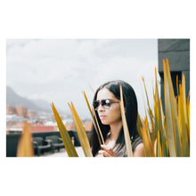 Cargar imagen en el visor de la galería, LENTES DE SOL T.HILFIGER OULOOK CORA PARA MUJER