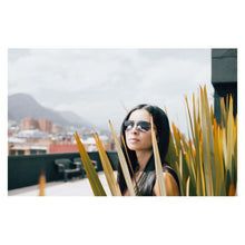 Cargar imagen en el visor de la galería, LENTES DE SOL T.HILFIGER OULOOK CORA PARA MUJER