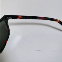 Cargar imagen en el visor de la galería, LENTES DE SOL PARA HOMBRE TOMMY HILFIGER X67155 OUTLOOK