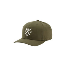 Cargar imagen en el visor de la galería, GORRAS NIXON FLEXFIT DE EXCHANGE C2875 2402-22 VERDE HOMBRE
