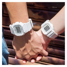 Cargar imagen en el visor de la galería, RELOJ DEPORTIVO PARA UNISEXO G-SHOCK DW-5600MW-7DR - BLANCO
