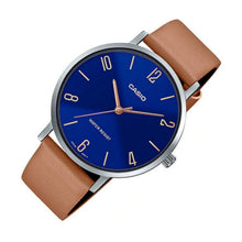 Cargar imagen en el visor de la galería, RELOJ CLÁSICO PARA HOMBRE CASIO MTPVT01L-2B2UDF - BEIGE