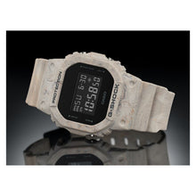 Cargar imagen en el visor de la galería, RELOJ DEPORTIVO PARA UNISEXO G-SHOCK DW-5600WM-5DR - MULTICOLOR