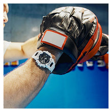 Cargar imagen en el visor de la galería, RELOJ DEPORTIVO PARA HOMBRE G-SHOCK GBA-900 GBA-900-7ADR - BLANCO