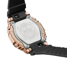 Cargar imagen en el visor de la galería, RELOJ DEPORTIVO PARA MUJER G-SHOCK GM-S2100PG-1A4DR - NEGRO