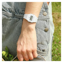 Cargar imagen en el visor de la galería, RELOJ DEPORTIVO PARA UNISEXO CASIO CLASSIC F-91WB-7ADF - BLANCO