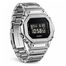 Cargar imagen en el visor de la galería, RELOJ DEPORTIVO PARA HOMBRE CASIO G-SHOCK GM-5600YM-8DR - PLATEADO