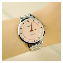 Cargar imagen en el visor de la galería, RELOJ PARA MUJER CASIO VINTAGE LTPVT04D-4ADF - PLATEADO