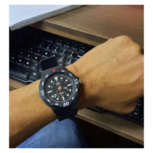 Cargar imagen en el visor de la galería, RELOJ DEPORTIVO PARA HOMBRE Q&Q FASHION VR18J001Y - NEGRO