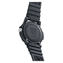 Cargar imagen en el visor de la galería, RELOJ DEPORTIVO PARA HOMBRE LUMINOX LEATHERBACK XS.0324 - NEGRO