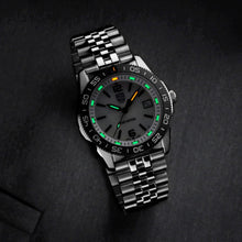Cargar imagen en el visor de la galería, RELOJ PARA MUJER LUMINOX NAVY SEAL XS.3126M.1 - PLATEADO