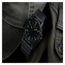 Cargar imagen en el visor de la galería, RELOJ PARA HOMBRE LUMINOX LEATHERBACK XS.0330 - GRIS