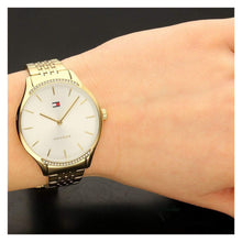 Cargar imagen en el visor de la galería, RELOJ PARA MUJER TOMMY HILFIGER TMY1782211 - DORADO