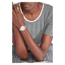 Cargar imagen en el visor de la galería, RELOJ PARA MUJER TOMMY HILFIGER 1782604 - PLATEADO