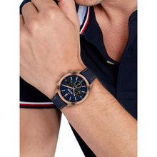 Cargar imagen en el visor de la galería, RELOJ CLÁSICO PARA HOMBRE TOMMY HILFIGER CRONOGRAFO 1710721 - AZUL