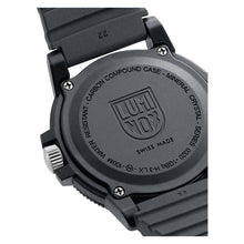 Cargar imagen en el visor de la galería, RELOJ DEPORTIVO PARA HOMBRE LUMINOX LEATHERBACK XS.0321.L - NEGRO