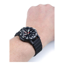 Cargar imagen en el visor de la galería, RELOJ DEPORTIVO PARA HOMBRE LUMINOX LEATHERBACK XS.0321.L - NEGRO