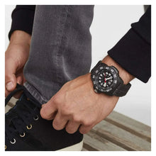 Cargar imagen en el visor de la galería, RELOJ PARA HOMBRE LUMINOX NAVY XS.3502.L - NEGRO