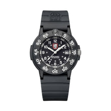 Cargar imagen en el visor de la galería, RELOJ DEPORTIVO PARA HOMBRE LUMINOX NAVY XS.3001.F - NEGRO