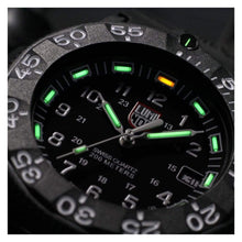 Cargar imagen en el visor de la galería, RELOJ DEPORTIVO PARA HOMBRE LUMINOX NAVY XS.3001.F - NEGRO
