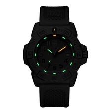 Cargar imagen en el visor de la galería, RELOJ DEPORTIVO PARA UNISEXO LUMINOX NAVY XS.3501.BO.F - NEGRO