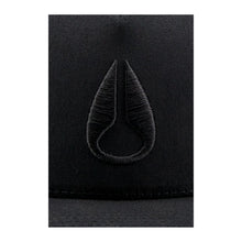 Cargar imagen en el visor de la galería, GORRAS NIXON ICONED TRUCKER HAT C1862 004-00 NEGRO HOMBRE