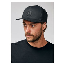 Cargar imagen en el visor de la galería, GORRAS NIXON ICONED TRUCKER HAT C1862 004-00 NEGRO HOMBRE