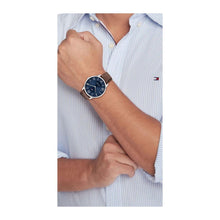 Cargar imagen en el visor de la galería, RELOJ CLÁSICO PARA HOMBRE TOMMY HILFIGER 1710536 - MARRÓN