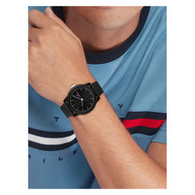 Cargar imagen en el visor de la galería, RELOJ CLÁSICO PARA HOMBRE TOMMY HILFIGER DENIM 1710542 - NEGRO