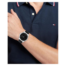 Cargar imagen en el visor de la galería, RELOJ CLÁSICO PARA HOMBRE TOMMY HILFIGER NORRIS 1710550 - NEGRO