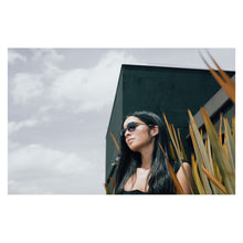 Cargar imagen en el visor de la galería, LENTES DE SOL T.HILFIGER OULOOK CORA PARA MUJER
