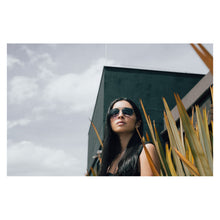 Cargar imagen en el visor de la galería, LENTES DE SOL T.HILFIGER OULOOK CORA PARA MUJER
