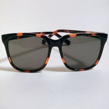 Cargar imagen en el visor de la galería, LENTES DE SOL PARA HOMBRE TOMMY HILFIGER X67155 OUTLOOK
