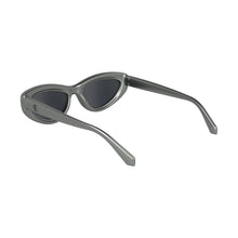 Cargar imagen en el visor de la galería, GAFAS DE SOL CALVIN KLEIN JEANS CKJ24624S (050) PARA MUJER
