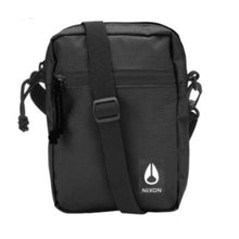 Cargar imagen en el visor de la galería, BOLSO NIXON C3026000 BOLSO DE ESCONDITE NEGRO
