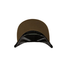 Cargar imagen en el visor de la galería, ICONED TRUCKER HAT DARK OLIVE

