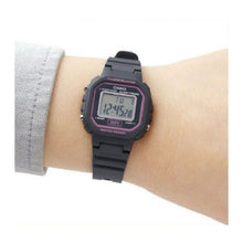 Cargar imagen en el visor de la galería, RELOJ DEPORTIVO PARA UNISEXO CASIO  LA-20WH-8A - NEGRO
