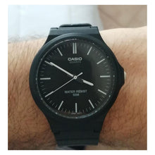 Cargar imagen en el visor de la galería, RELOJ DEPORTIVO PARA HOMBRE CASIO  MW-240-1EV - NEGRO
