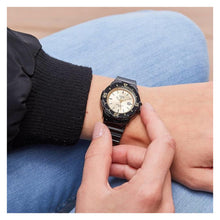 Cargar imagen en el visor de la galería, RELOJ DEPORTIVO PARA MUJER CASIO CLASSIC LRW-200H-9EVDF - NEGRO
