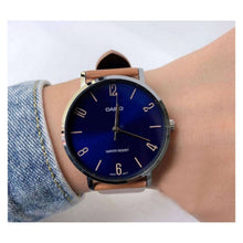 Cargar imagen en el visor de la galería, RELOJ CLÁSICO PARA HOMBRE CASIO  MTPVT01L-2B2UDF - BEIGE
