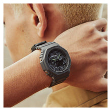 Cargar imagen en el visor de la galería, RELOJ DEPORTIVO PARA HOMBRE G-SHOCK 2100 GA2100CA-8ADR - GRIS

