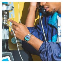 Cargar imagen en el visor de la galería, RELOJ  PARA UNISEXO CASIO CLASSIC A168WER2ADF - PLATEADO
