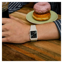 Cargar imagen en el visor de la galería, RELOJ DEPORTIVO PARA UNISEXO CASIO MQ-38UC-8A MQ-38UC-8A - BEIGE
