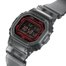 Cargar imagen en el visor de la galería, RELOJ DEPORTIVO PARA HOMBRE G-SHOCK 5600 DWB5600G-1DR - NEGRO

