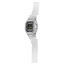 Cargar imagen en el visor de la galería, RELOJ DEPORTIVO PARA HOMBRE CASIO G-SHOCK DWB5600G-7DR - TRANSPARENTE
