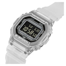 Cargar imagen en el visor de la galería, RELOJ DEPORTIVO PARA HOMBRE CASIO G-SHOCK DWB5600G-7DR - TRANSPARENTE
