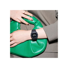 Cargar imagen en el visor de la galería, RELOJ DEPORTIVO PARA MUJER G-SHOCK GMD-S5610BB-1DR GMD-S5610BB-1DR - NEGRO
