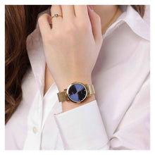 Cargar imagen en el visor de la galería, RELOJ  PARA MUJER Q&amp;Q Q&amp;Q QA21J012Y - DORADO
