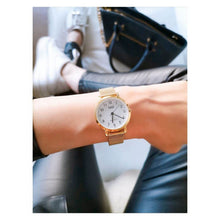 Cargar imagen en el visor de la galería, RELOJ  PARA MUJER Q&amp;Q Q&amp;Q QA21J054Y - DORADO
