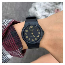 Cargar imagen en el visor de la galería, RELOJ DEPORTIVO PARA UNISEXO CASIO  MQ-24-1B2 - NEGRO
